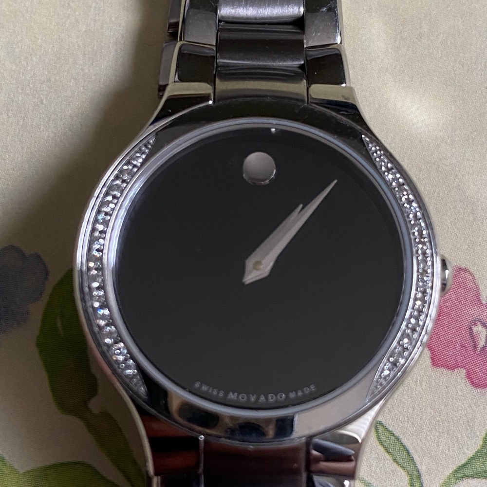 Elegant Movado Serio 26 Crystal Accent Bezel Stainless Steel Band Ladies Watch
